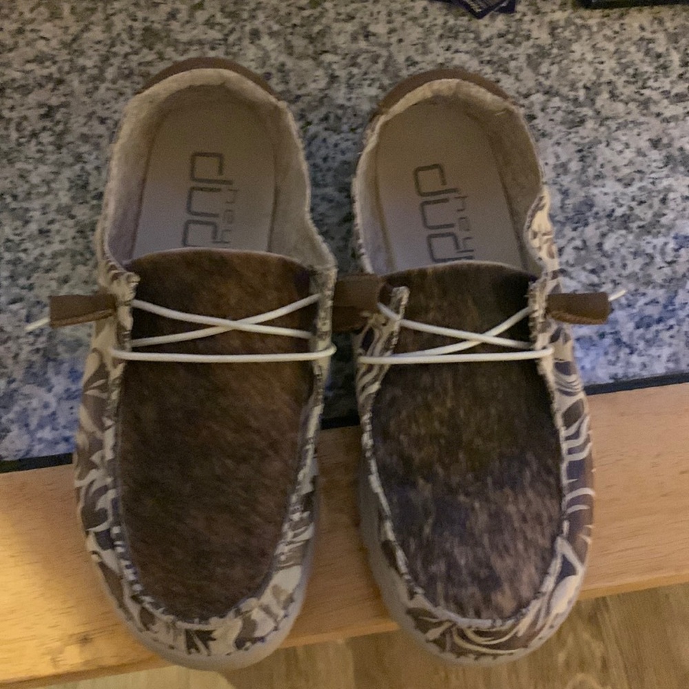 Womenns heydude size 8 with real cowhide